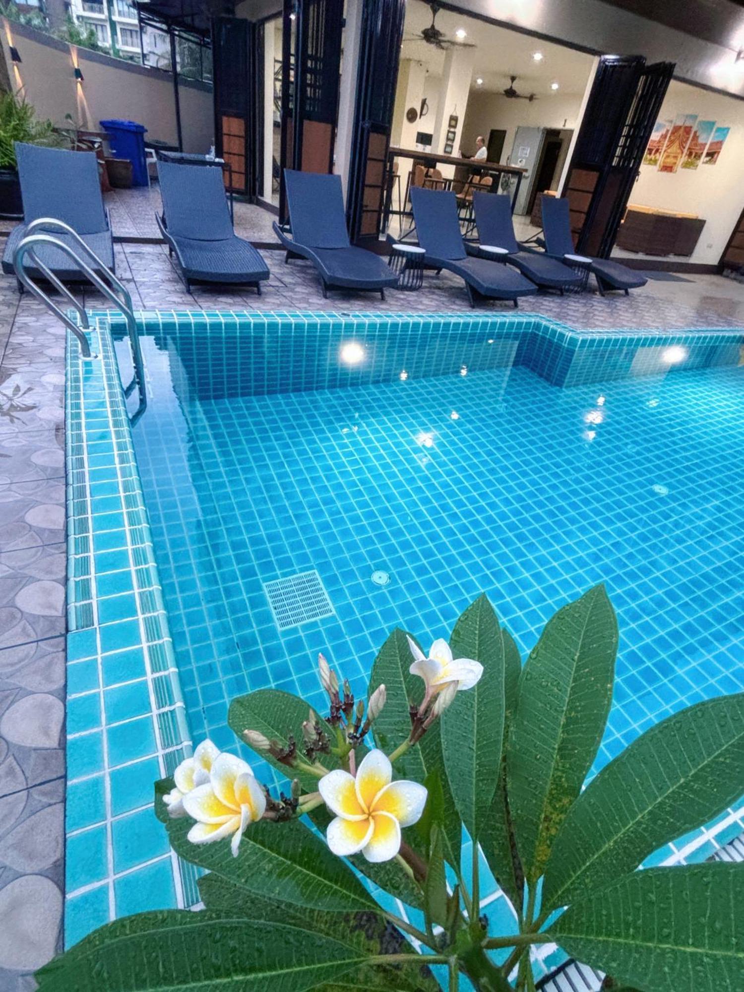 Pool House Aparthotel 3*