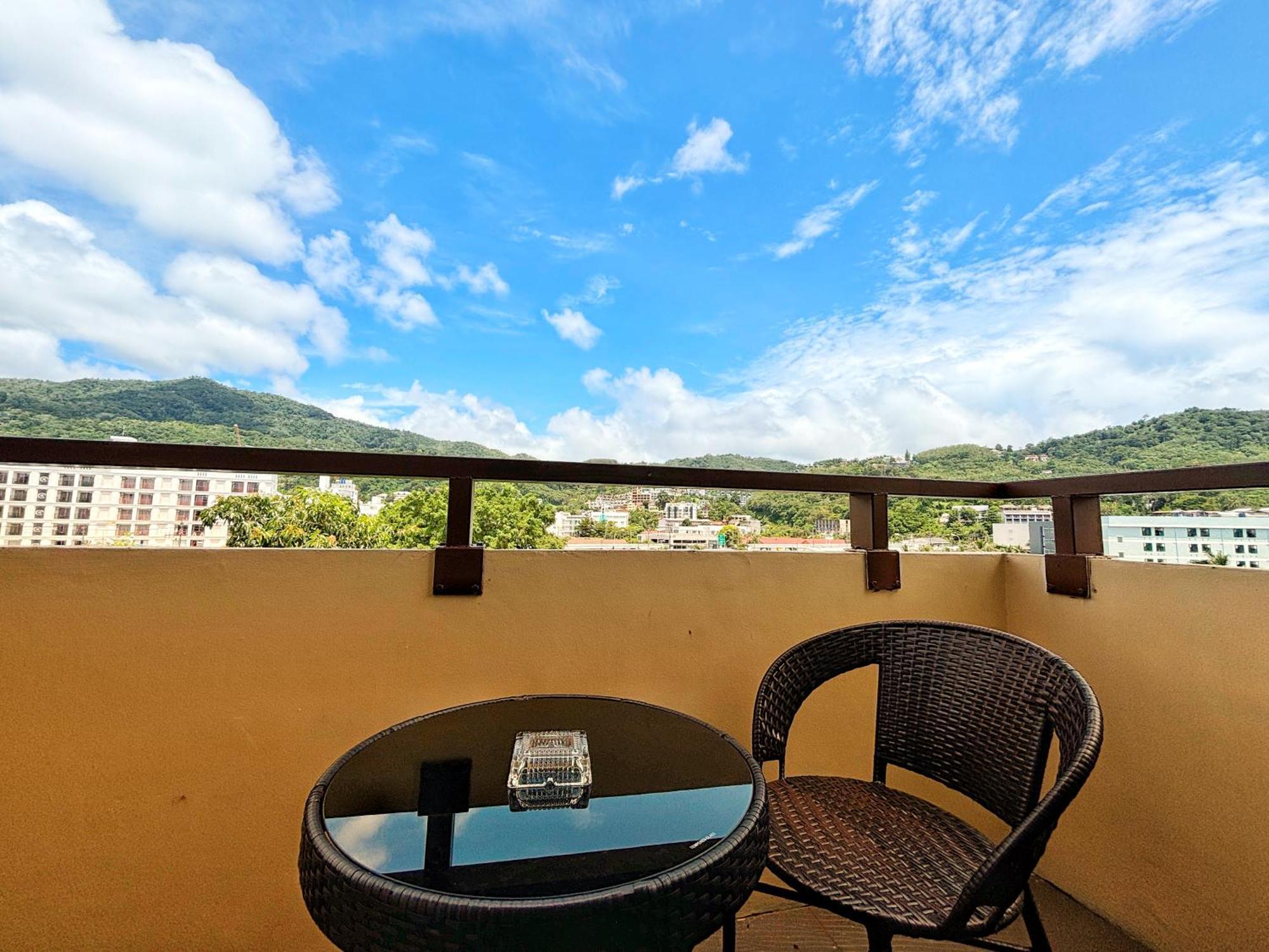 Pool House Aparthotel 3*