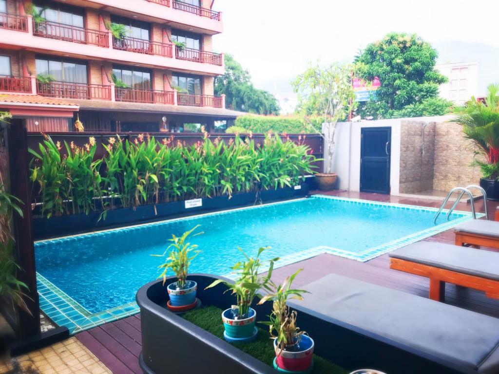Pool House Aparthotel
