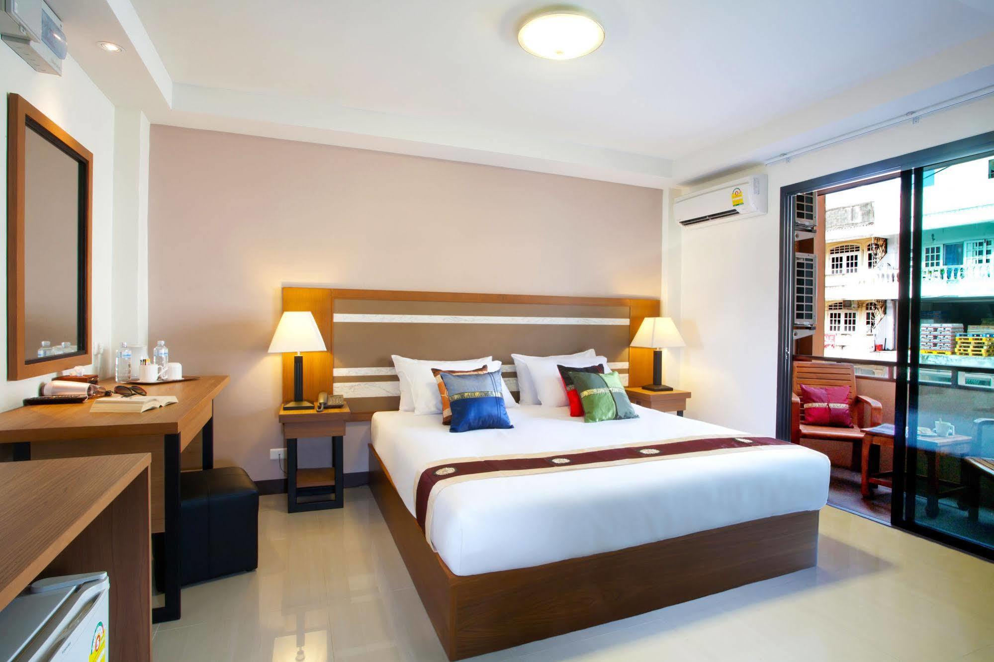 Aparthotel Pool House 3*