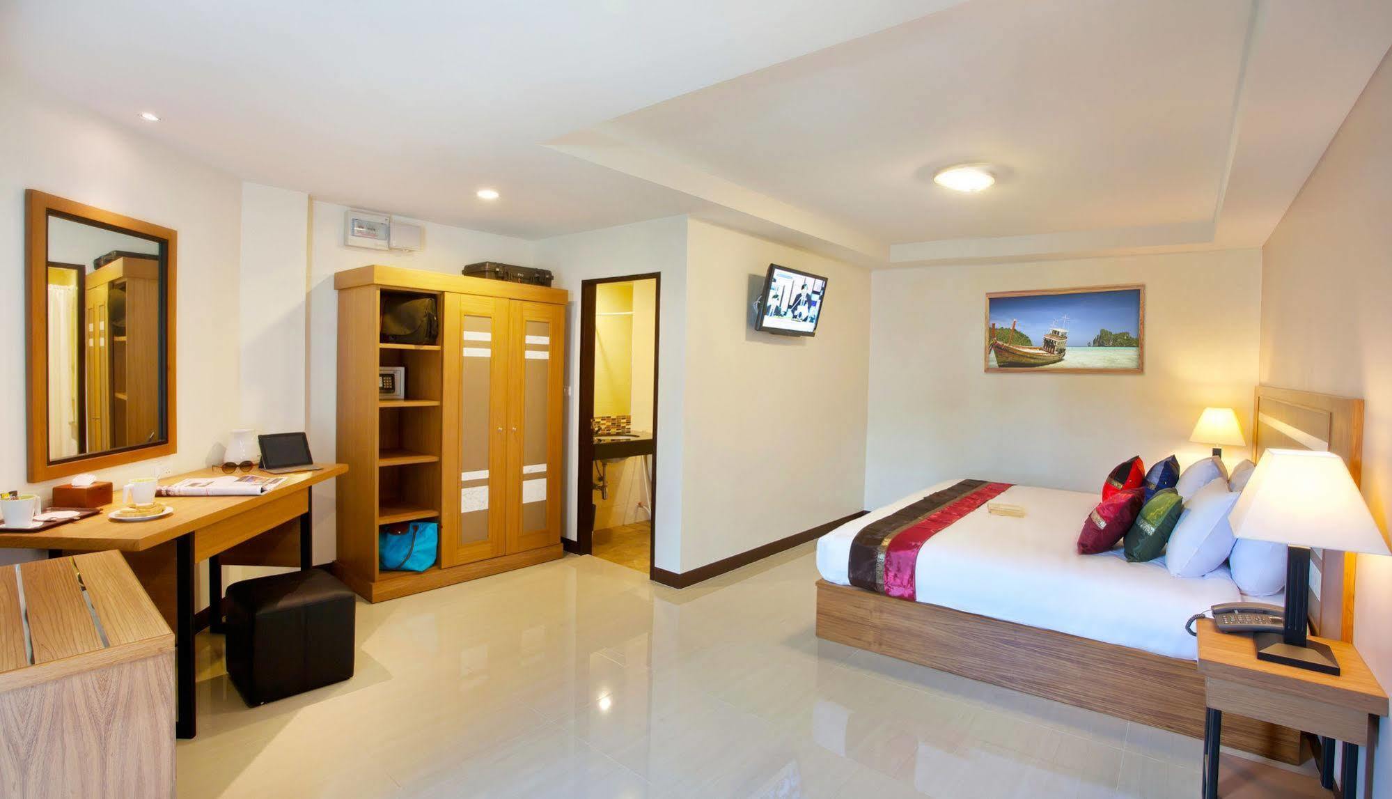 Pool House 3*