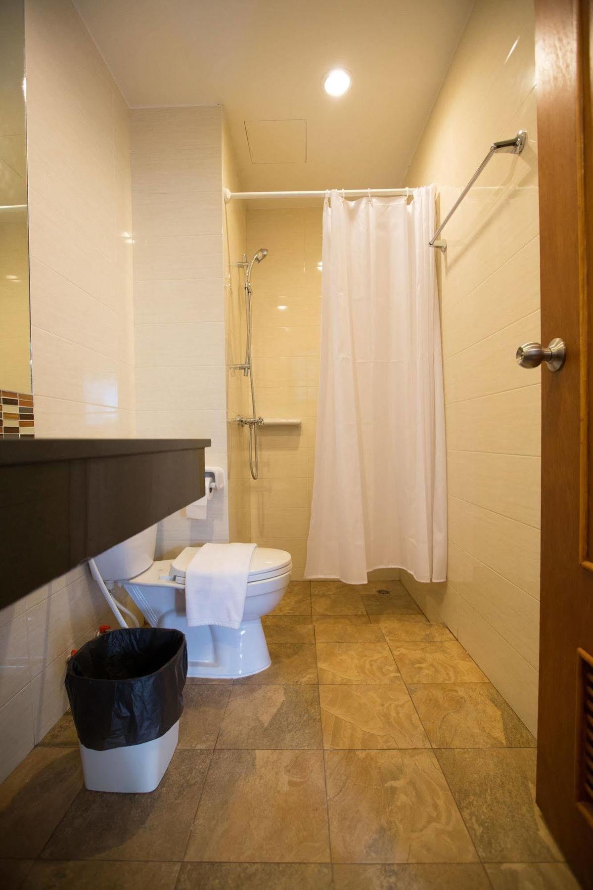 Pool House Aparthotel 3*