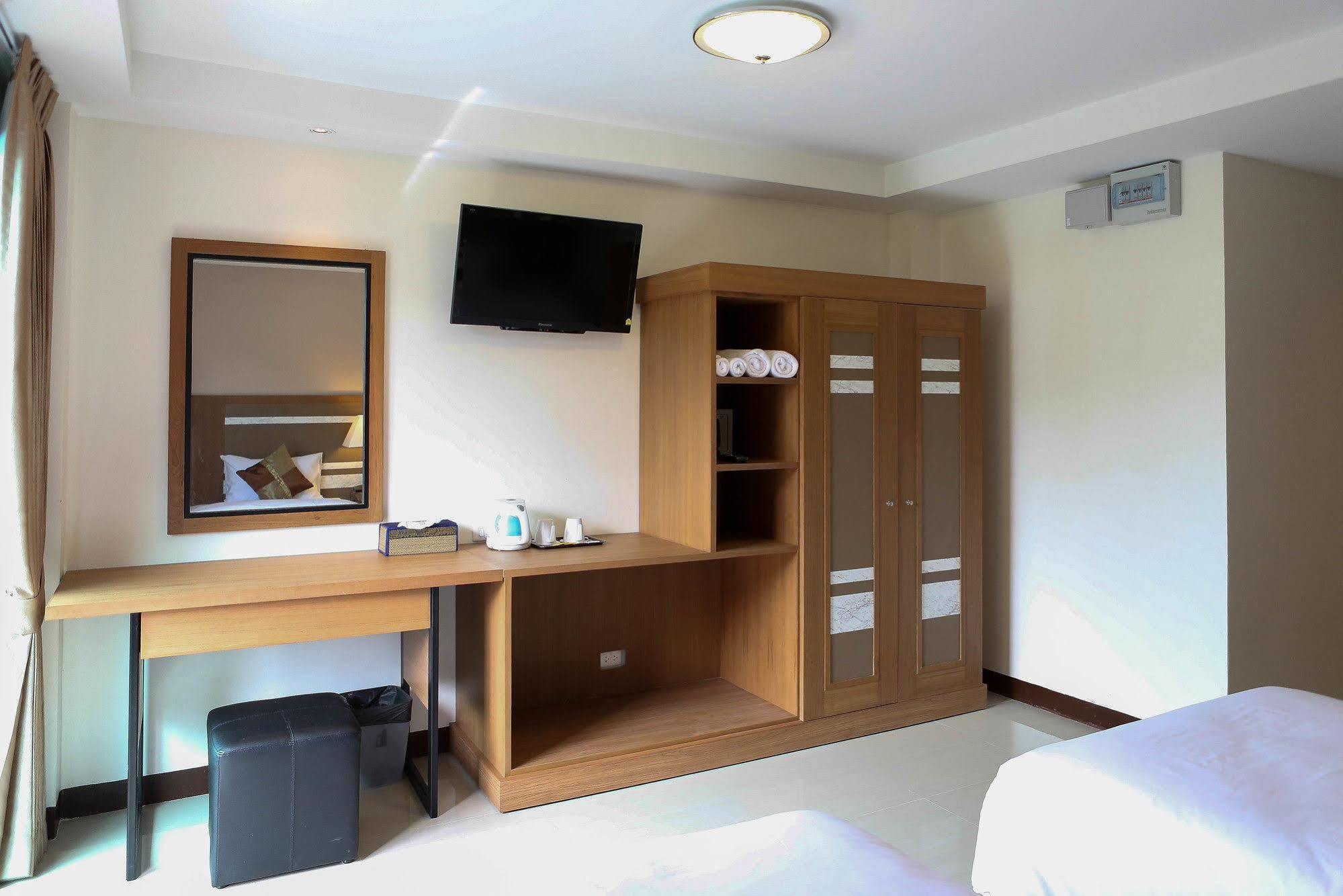 Aparthotel Pool House 3*