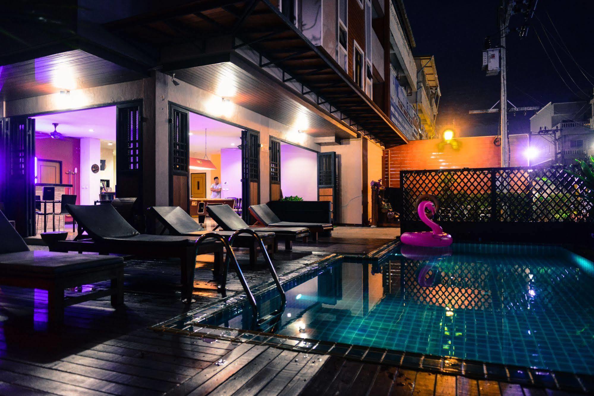 Pool House Aparthotel
