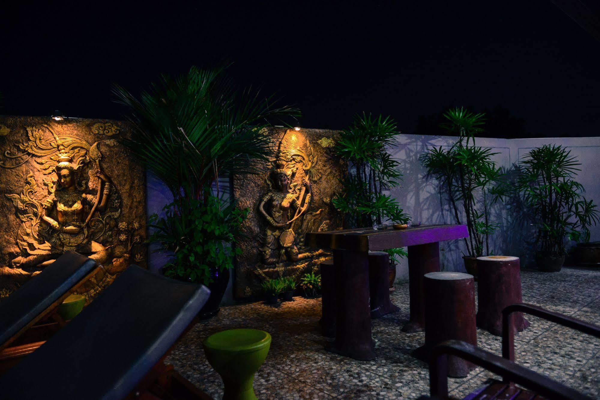 Aparthotel Pool House 3*