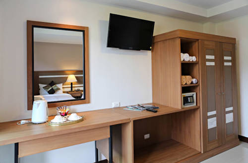 Pool House Aparthotel 3*