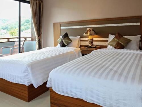 Pool House Aparthotel 3*