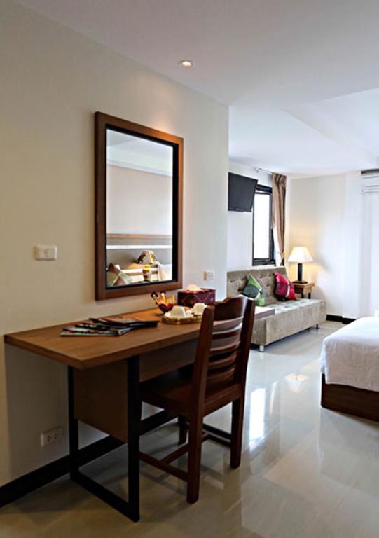 Pool House 3*