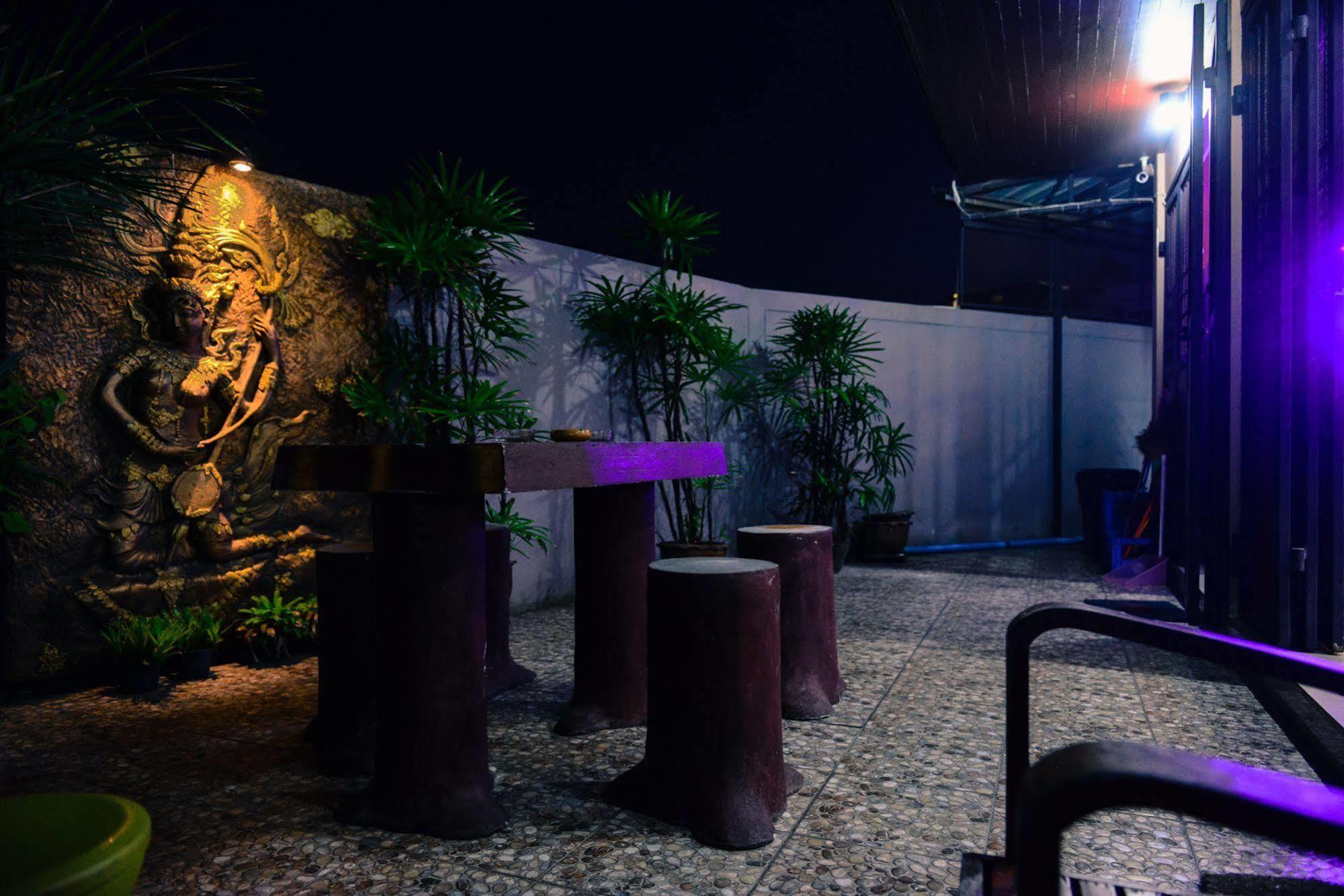 Pool House Aparthotel
