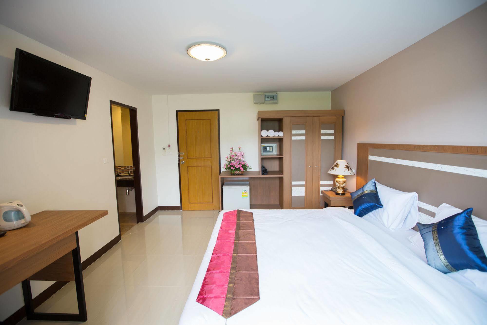 Pool House Aparthotel