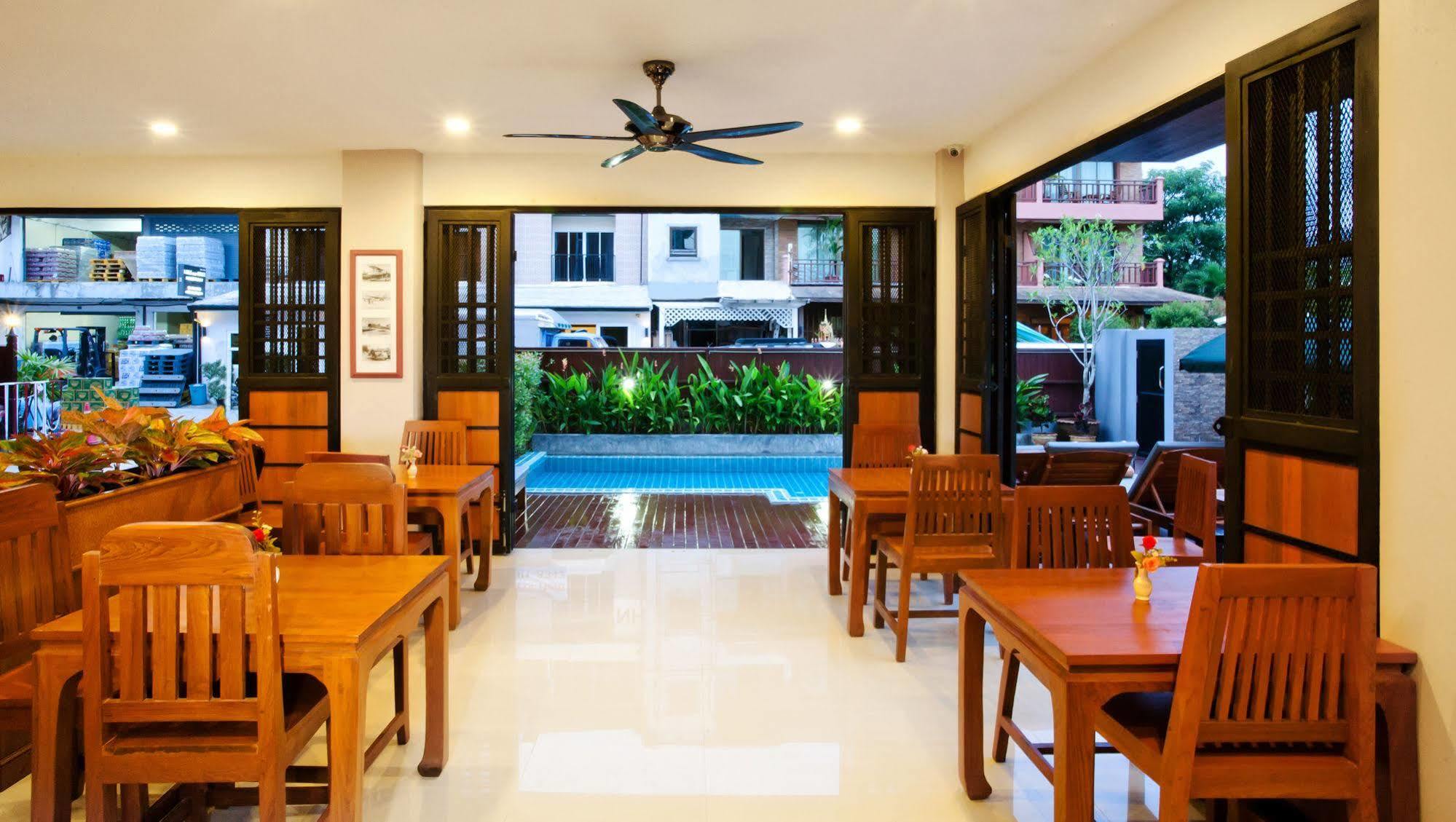 Pool House Aparthotel